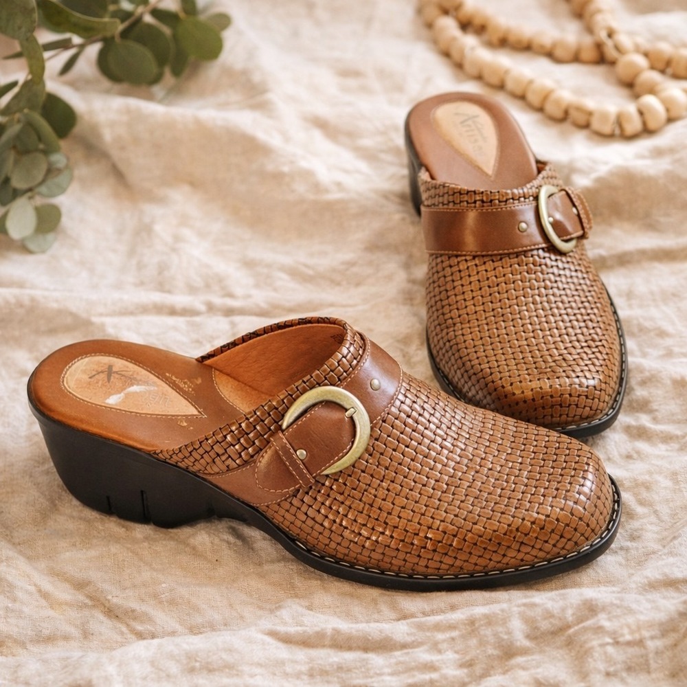Clarks Artisan Woven Leather Mule Clogs Brown Buckle Comfort‎ Heel 9.5 Boho